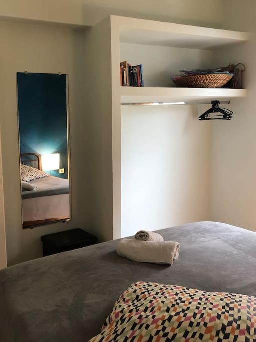 Apartamento 5Th Floor Bright Flat At Bohemian Exarcheia Atenas Exterior foto