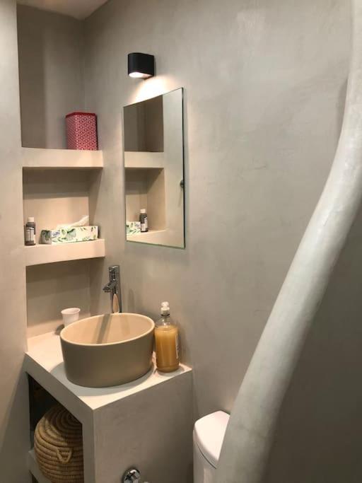 Apartamento 5Th Floor Bright Flat At Bohemian Exarcheia Atenas Exterior foto