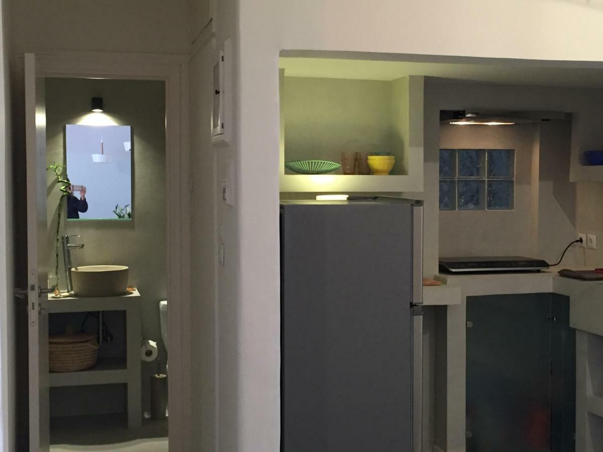 Apartamento 5Th Floor Bright Flat At Bohemian Exarcheia Atenas Exterior foto