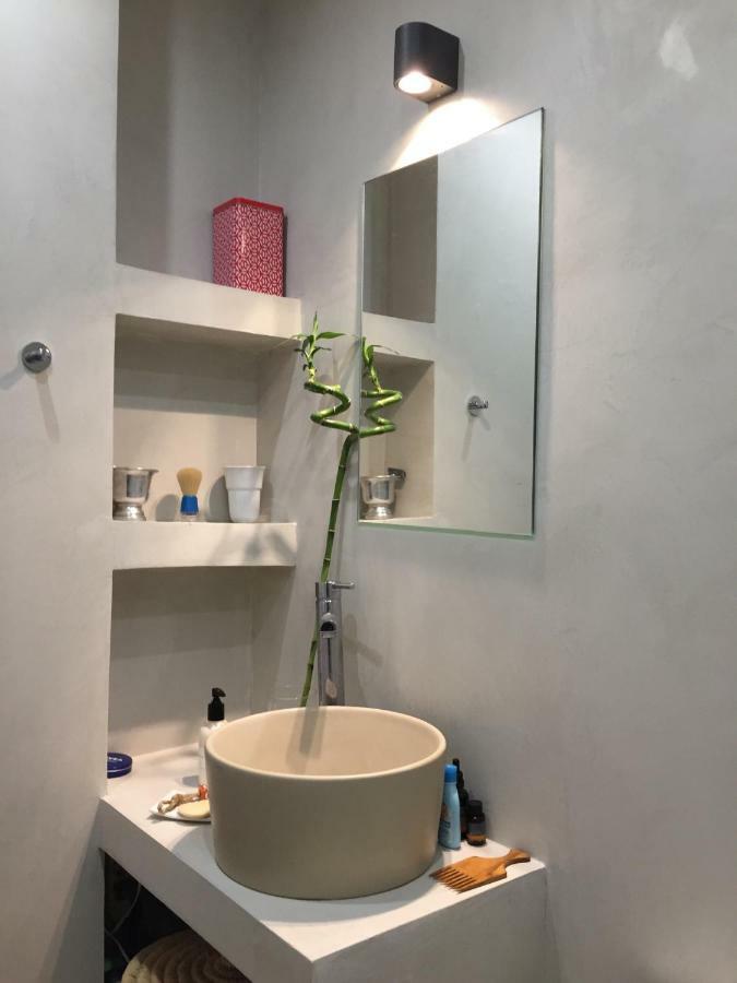 Apartamento 5Th Floor Bright Flat At Bohemian Exarcheia Atenas Exterior foto