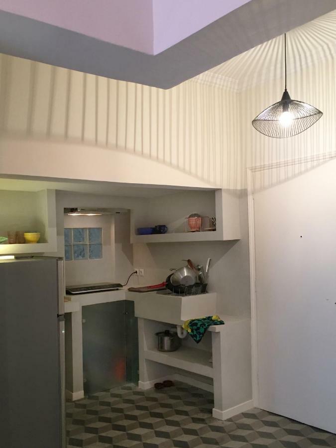 Apartamento 5Th Floor Bright Flat At Bohemian Exarcheia Atenas Exterior foto
