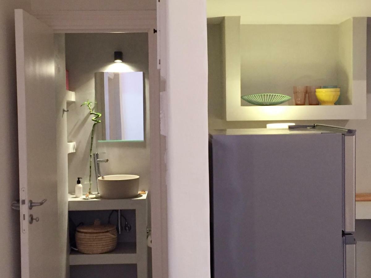 Apartamento 5Th Floor Bright Flat At Bohemian Exarcheia Atenas Exterior foto